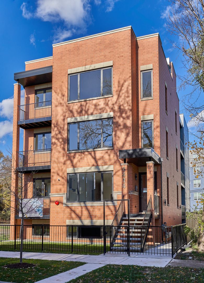 1405 E 65th Place #2A — Chicago, IL 60637
