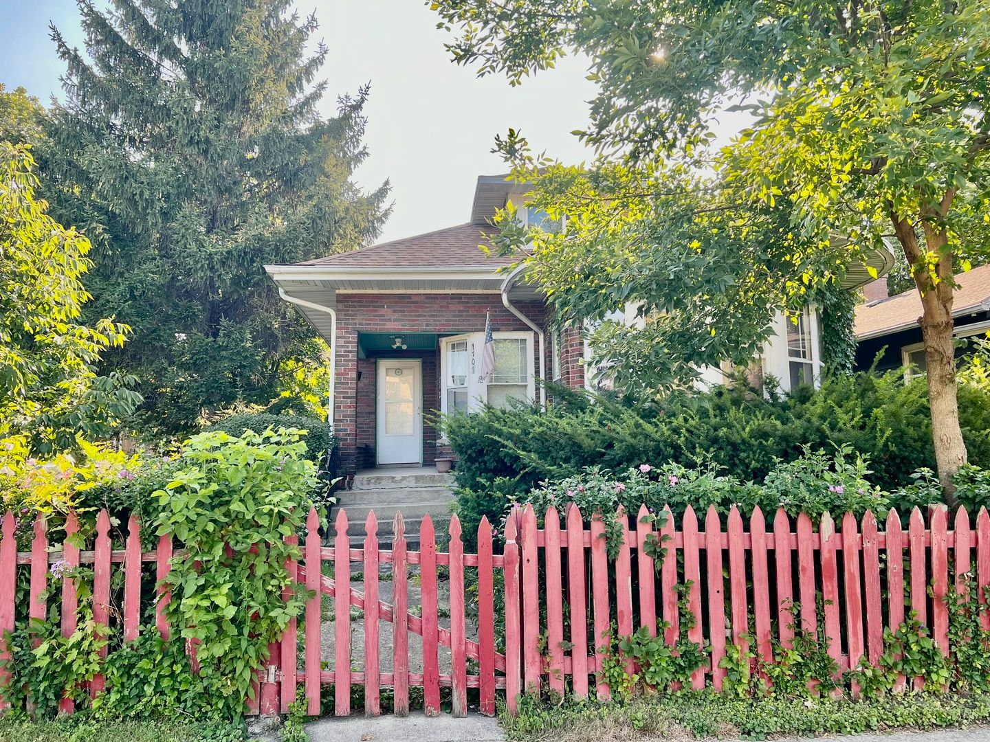 1701 Victoria Avenue — North Chicago, IL 60064