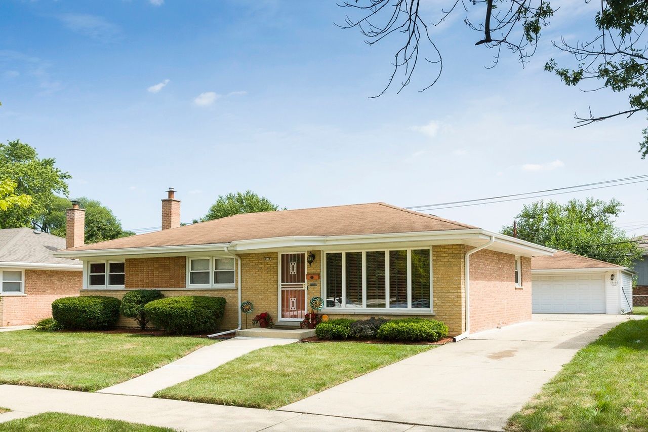 16639 Dobson Avenue — South Holland, IL 60473
