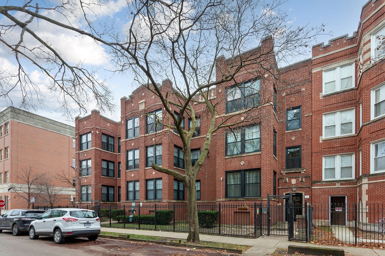 1642 W Jonquil Terrace #2 — Chicago, IL 60626