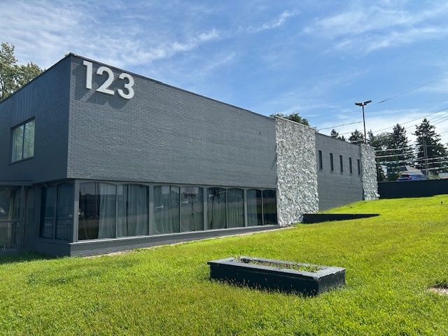 123 Alpine Road, Rockford, IL 61107