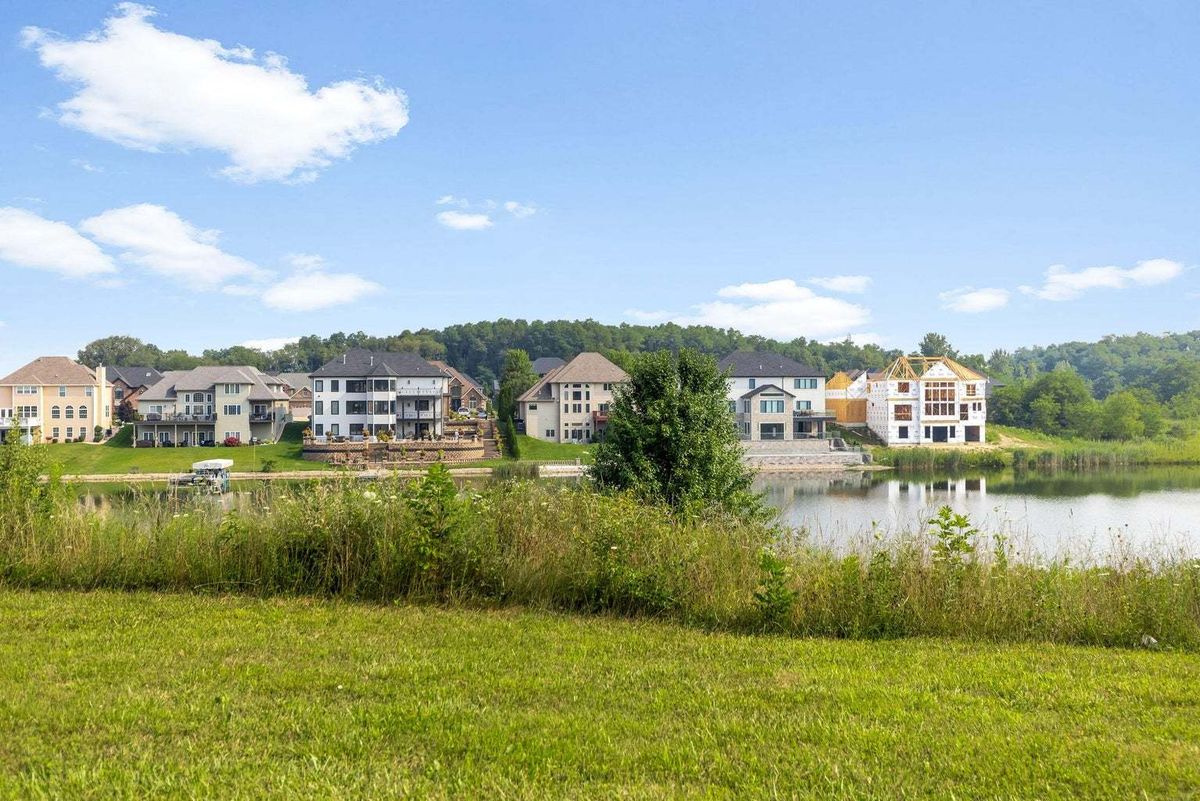 10470 Doubletree Drive S, Winfield, IN 46307