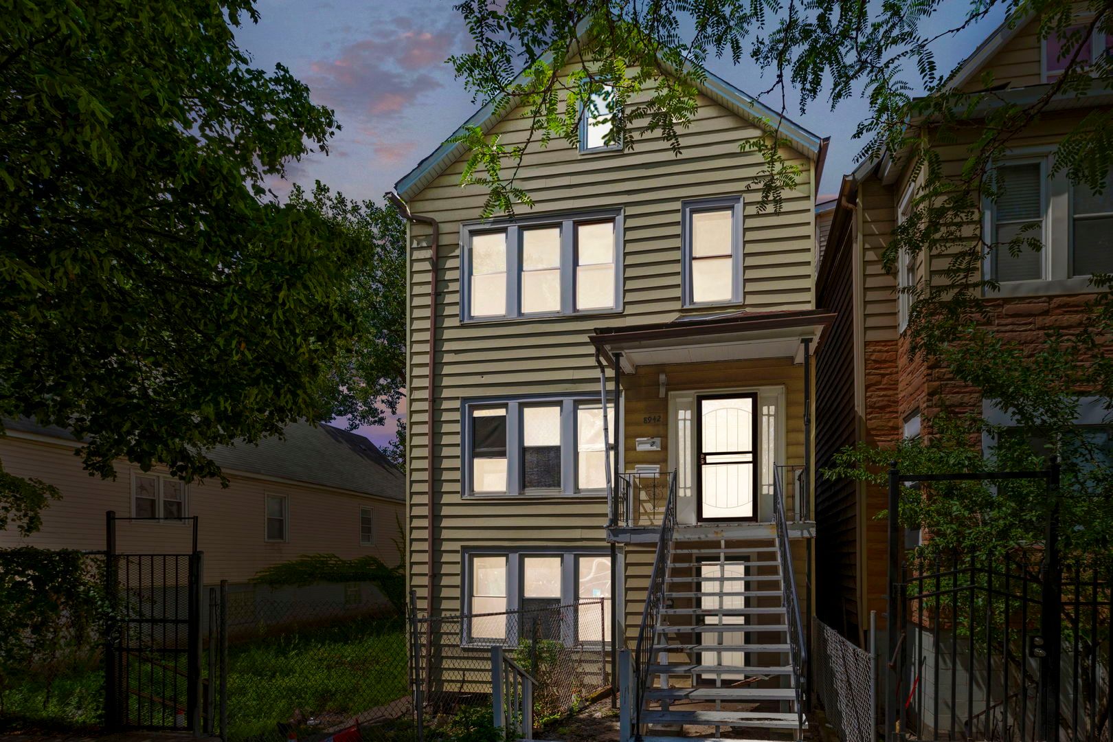 8942 Baltimore Avenue — Chicago, IL 60617