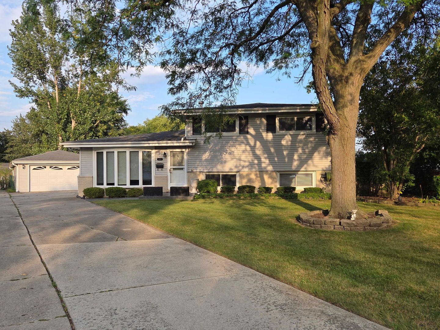 133 James Court — Glenview, IL 60025