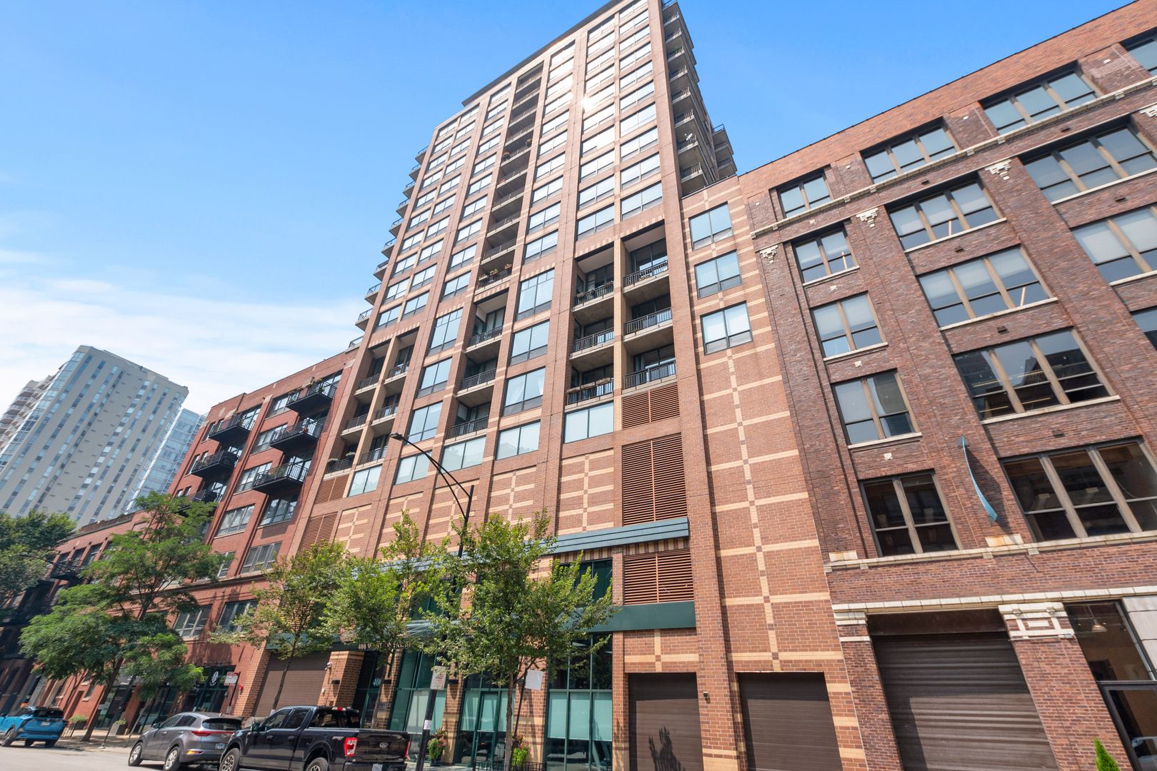 400 W Ontario Street #907 — Chicago, IL 60654