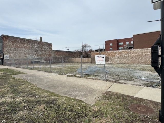 131 E 43rd Street — Chicago, IL 60653