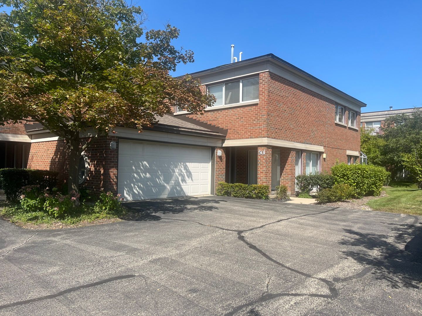 501 Kelburn Road — Deerfield, IL 60015