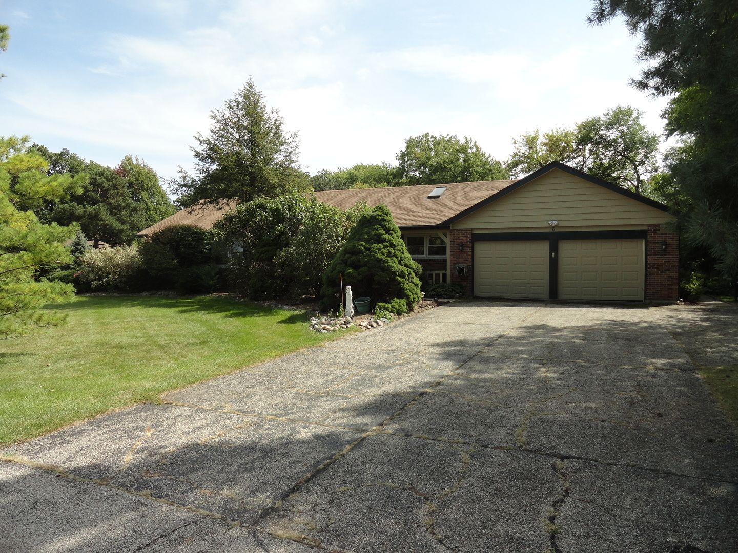 6 Lagoon Drive — Hawthorn Woods, IL 60047