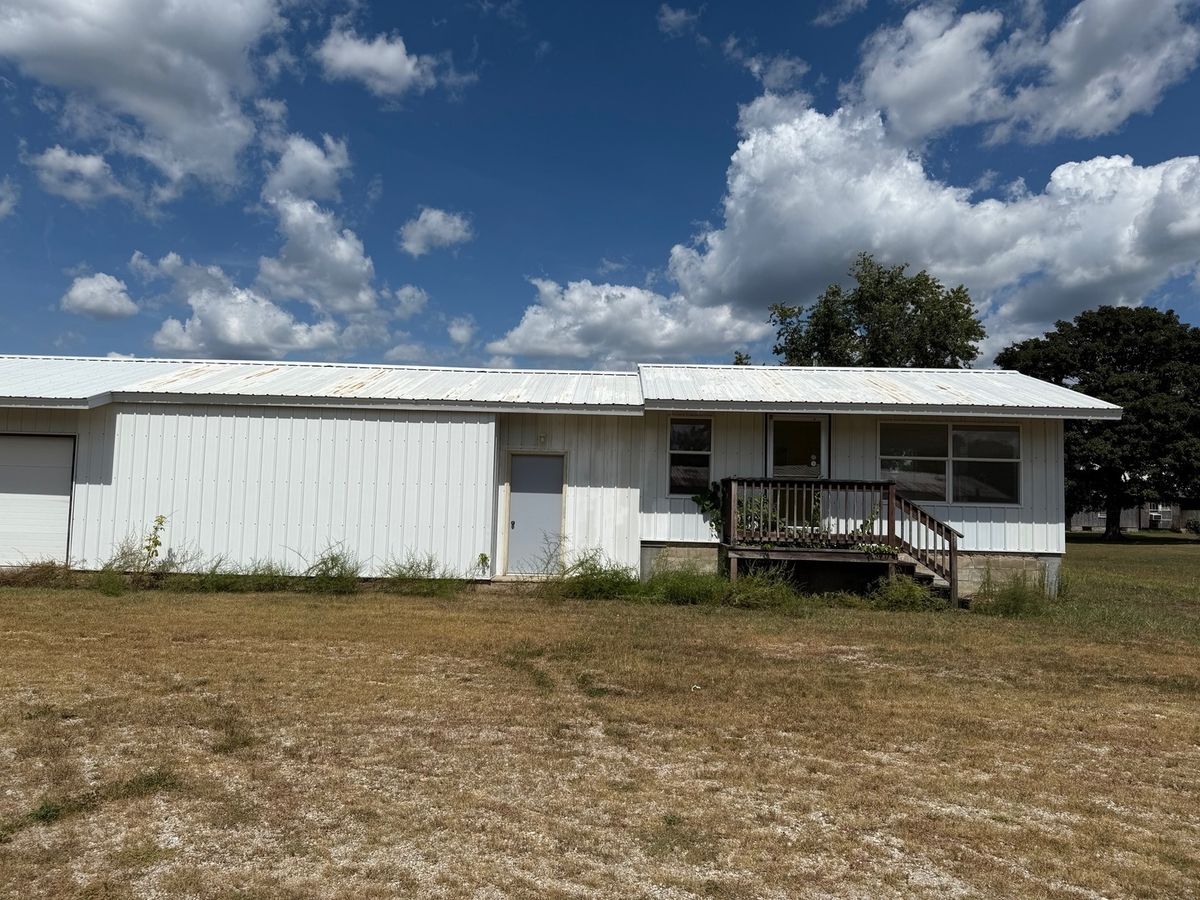 18 Broadway Street, Herrick, IL 62431