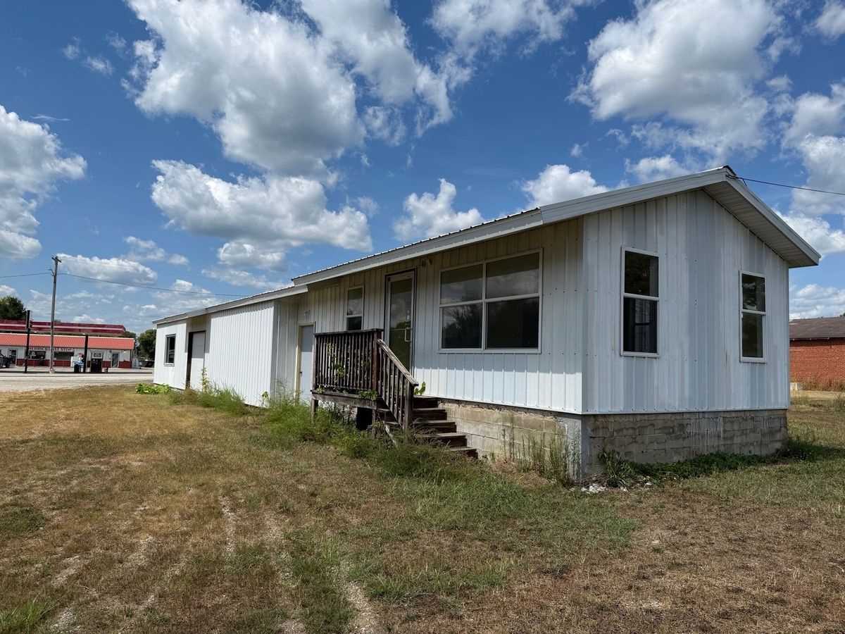 18 Broadway Street, Herrick, IL 62431
