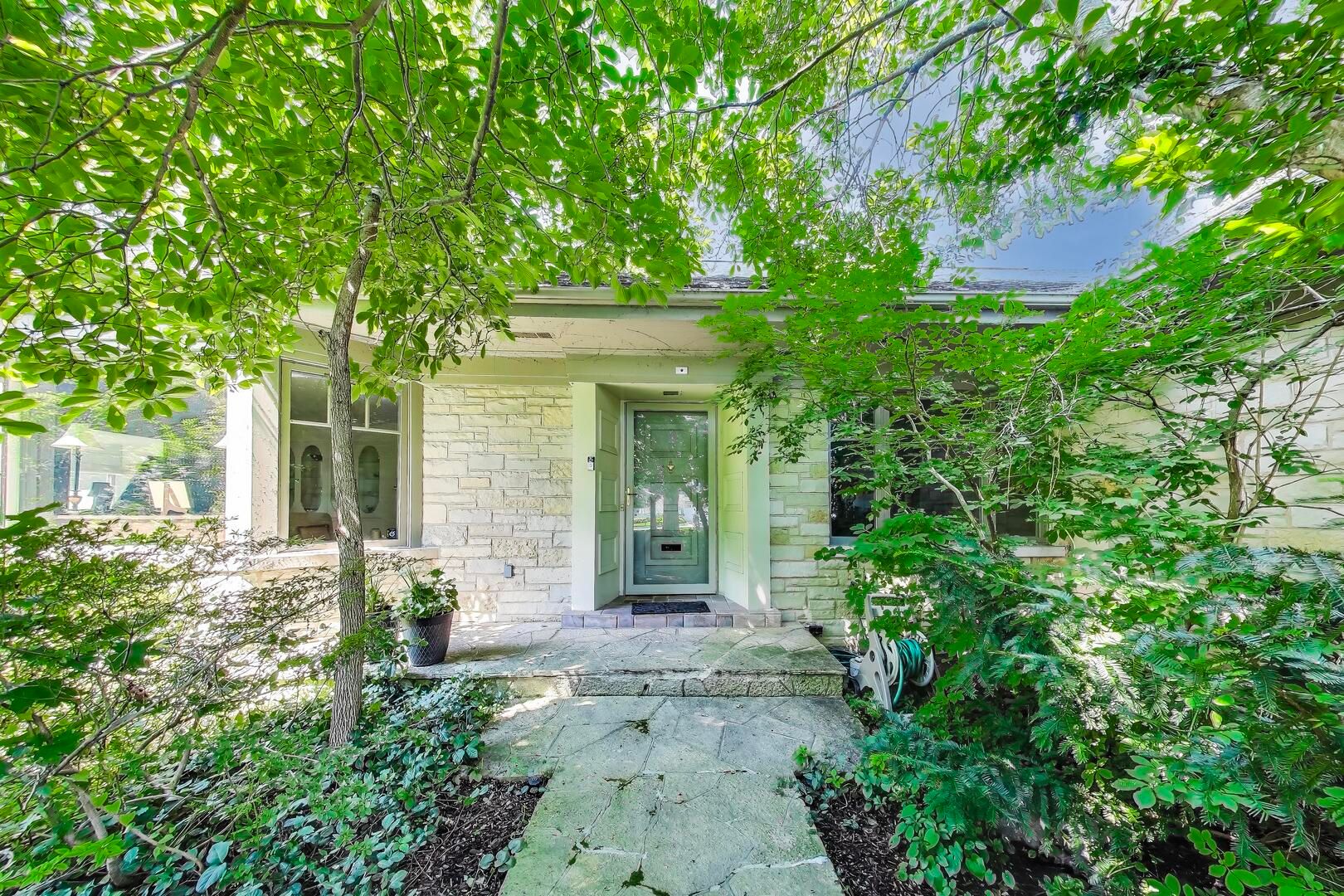 1295 Sunview Lane — Winnetka, IL 60093