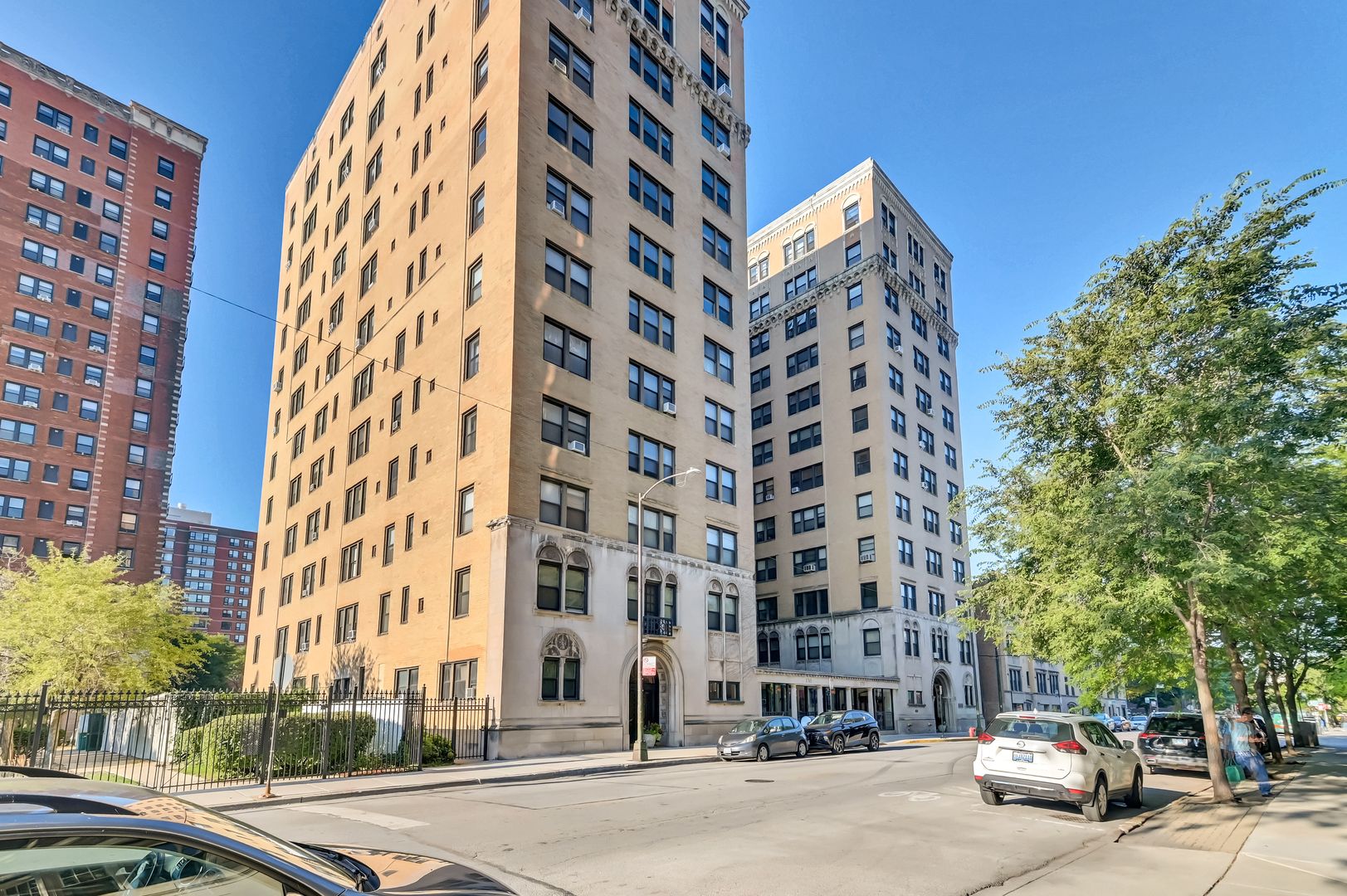 1755 E 55th Street #301 — Chicago, IL 60615