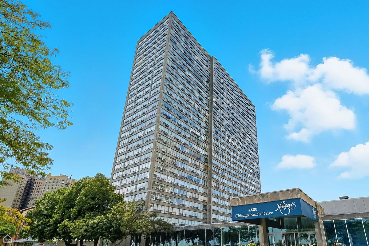 4800 Chicago Beach Drive, Chicago, IL 60615