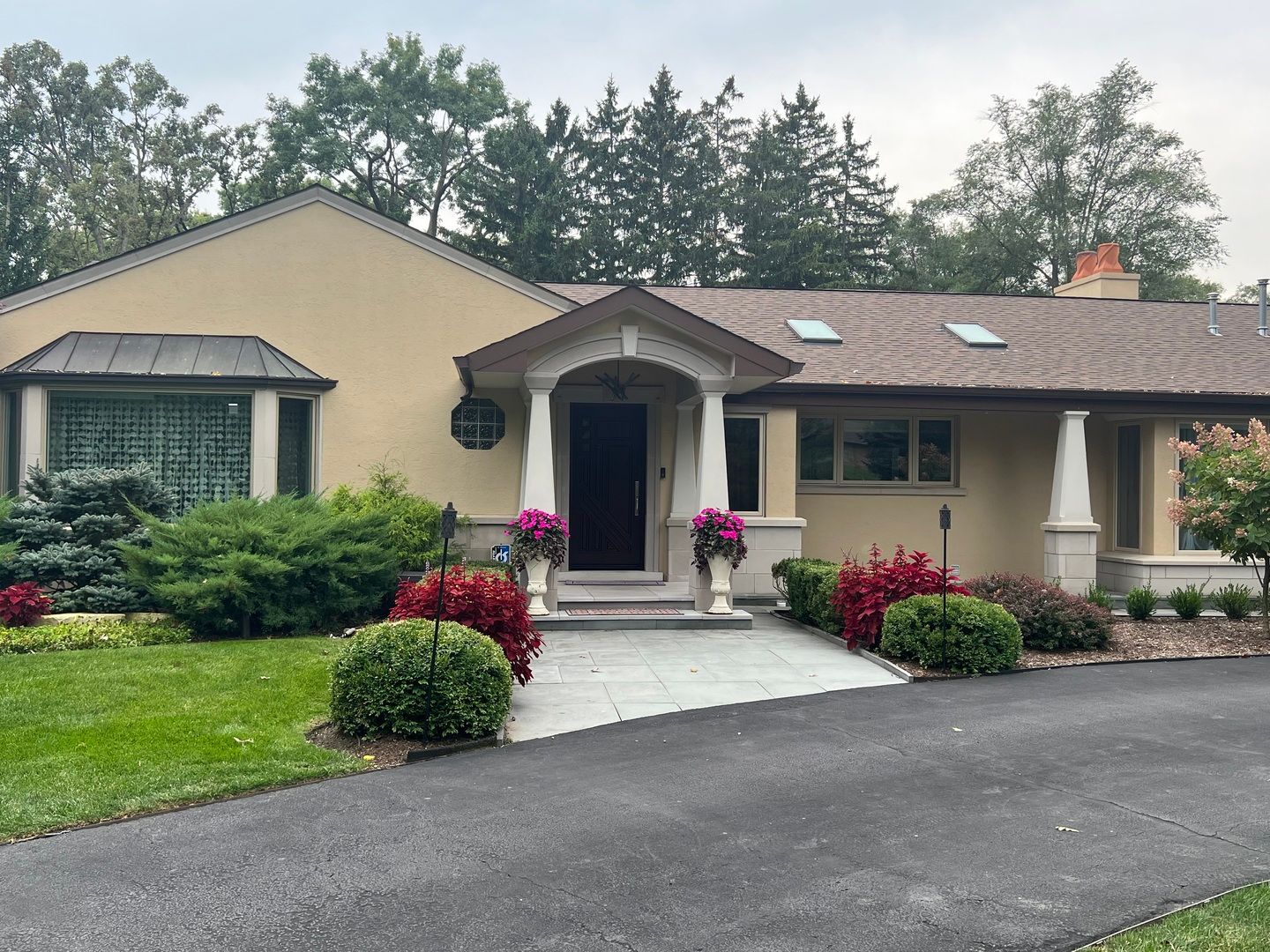 1122 S Estate Lane — Lake Forest, IL 60045
