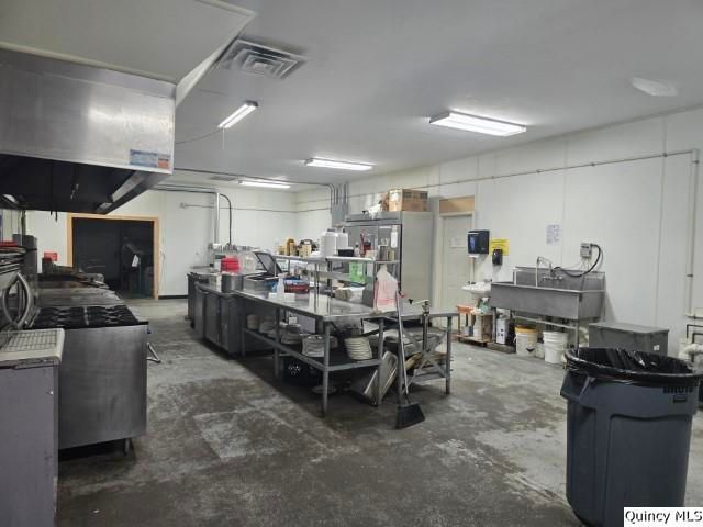 120 E 5th Street, Bowen, IL 62316