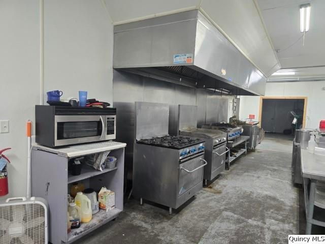 120 E 5th Street, Bowen, IL 62316