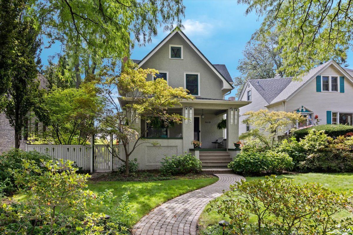 2019 Greenleaf Avenue, Chicago, IL 60645