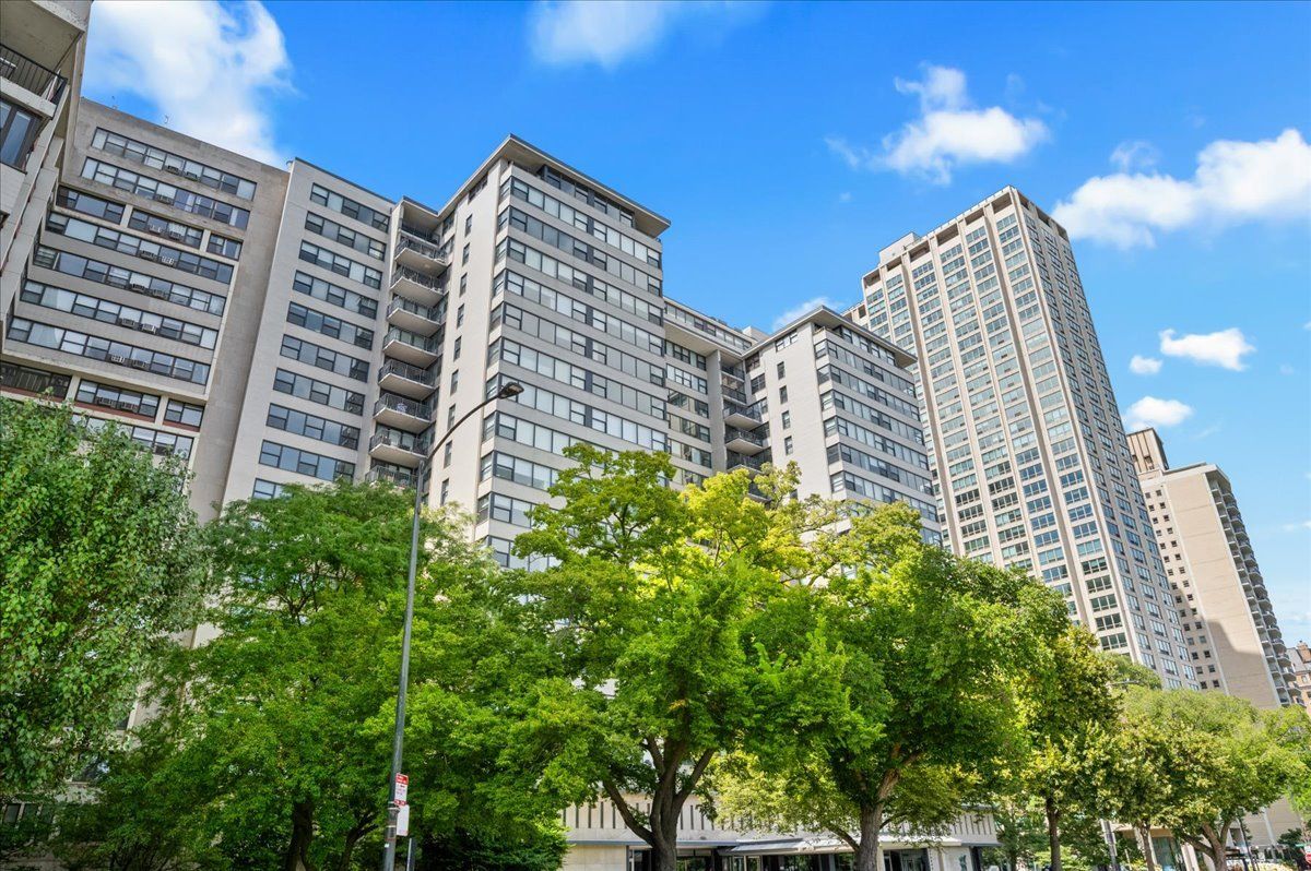 3440 N Lake Shore Drive #10B — Chicago, IL 60657