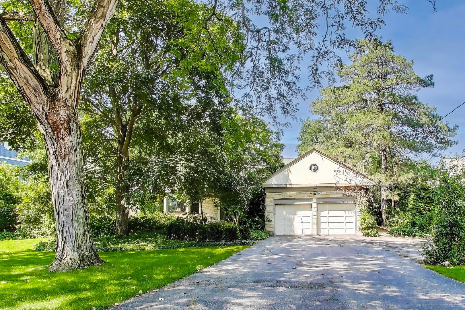 1295 Sunview Lane — Winnetka, IL 60093