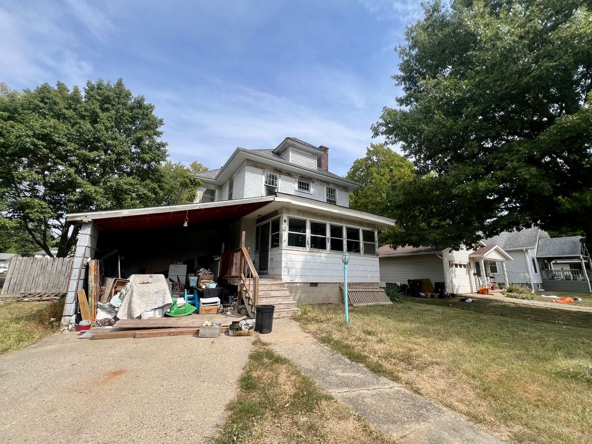 212 W Vine Street, Villa Grove, IL 61956