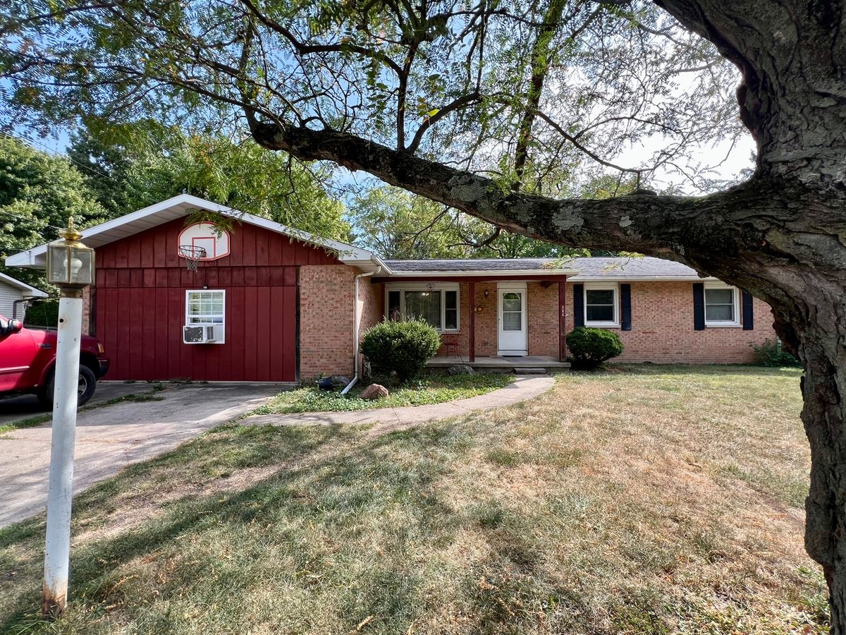 111 Magnolia Drive, Villa Grove, IL 61956