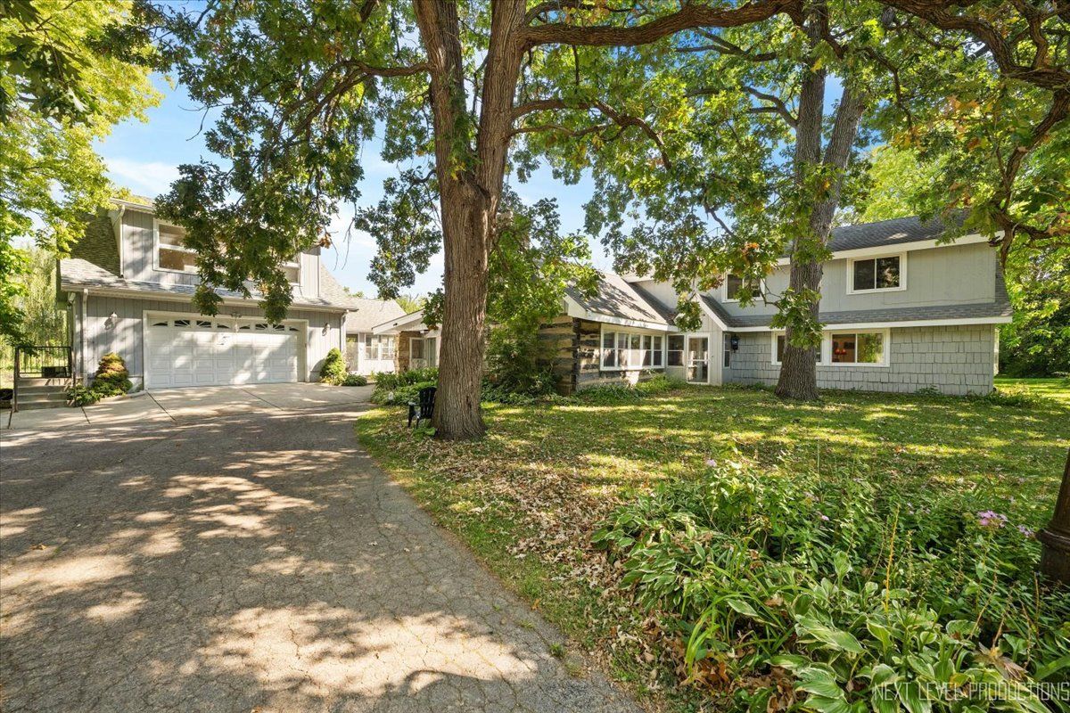 7N384 Whispering Willows Street, St. Charles, IL 60174