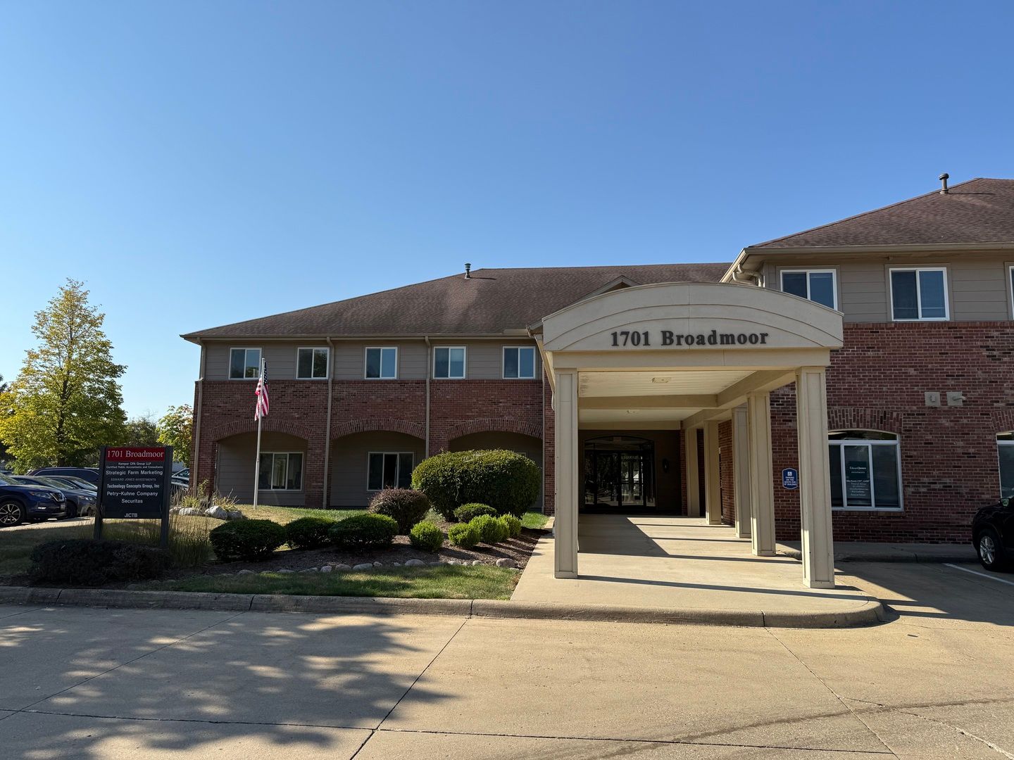 1701 Broadmoor Drive #230 — Champaign, IL 61821
