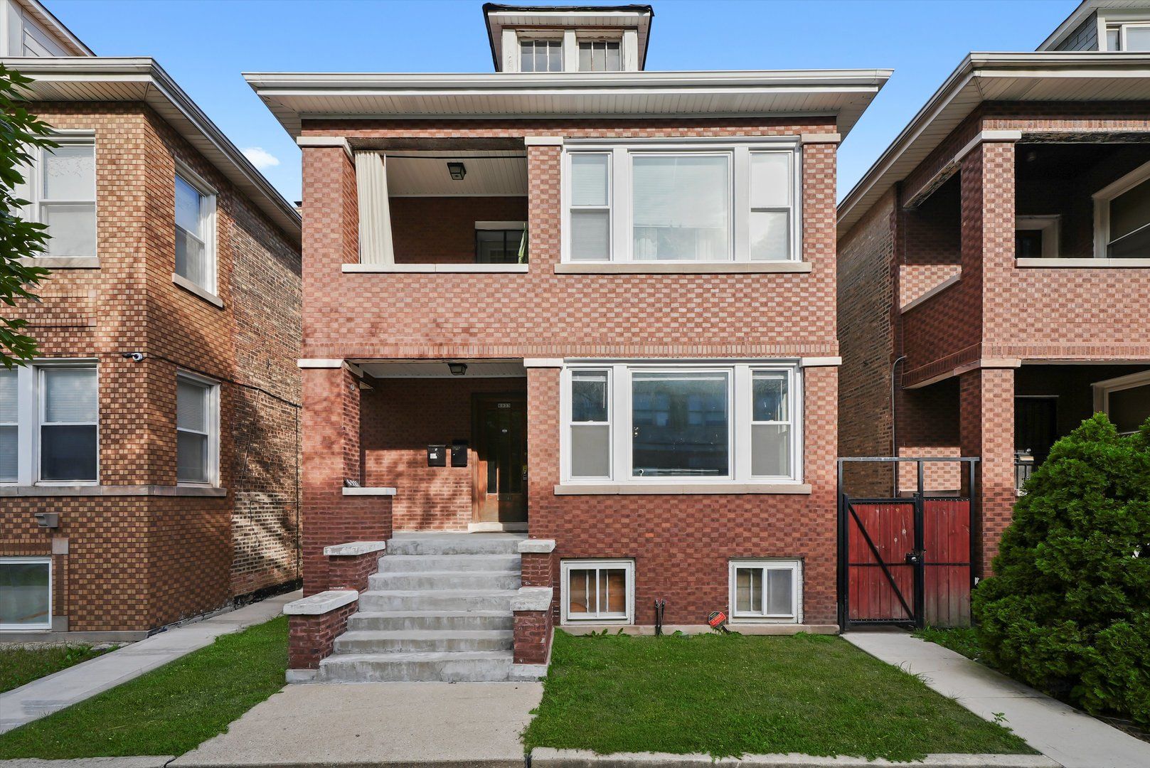 6933 S Washtenaw Avenue — Chicago, IL 60629