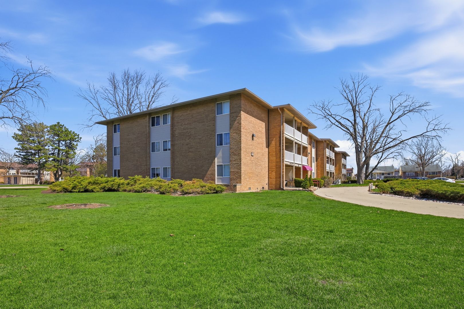 960 Beau Drive #303 — Des Plaines, IL 60016