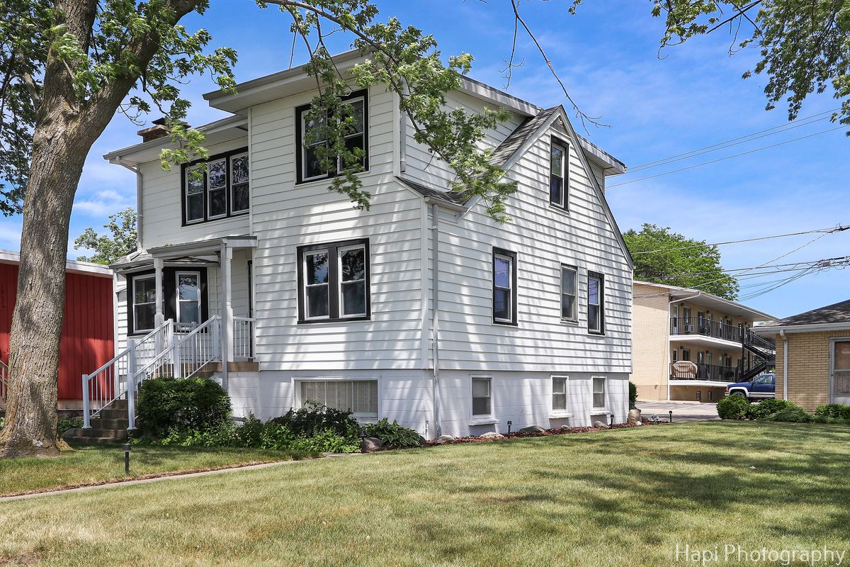 36 PISTAKEE LAKE Road, Fox Lake, IL 60020