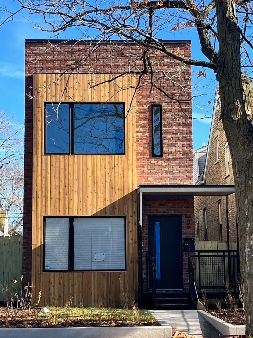 905 N Saint Louis Avenue — Chicago, IL 60651