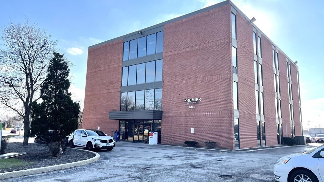 605 E Algonquin Road — Arlington Heights, IL 60005
