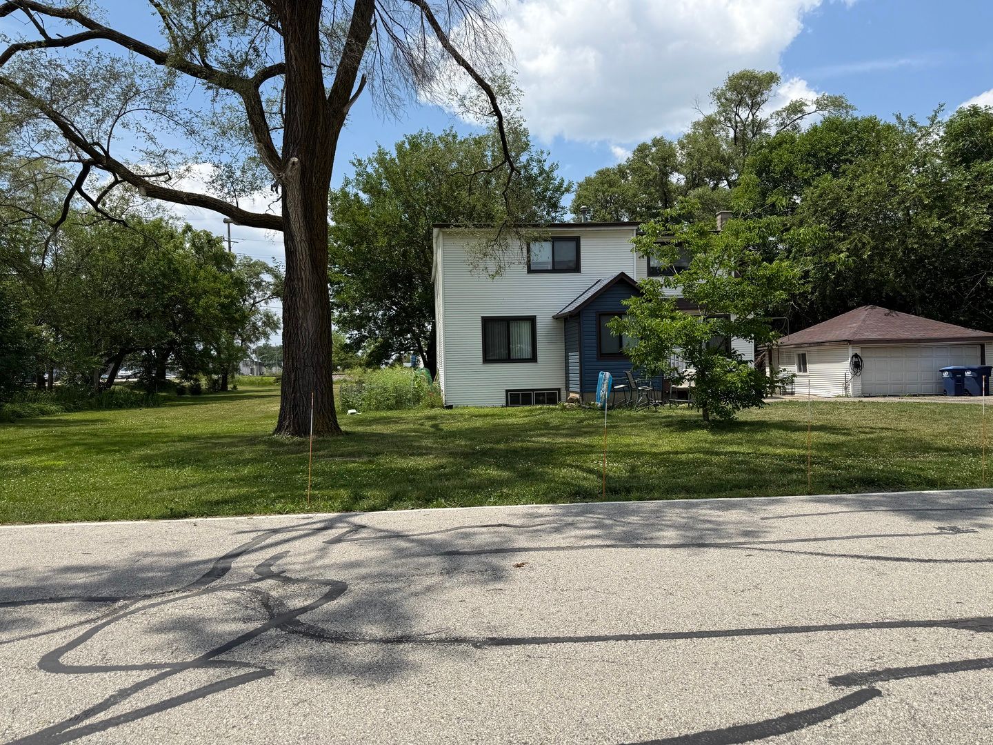 1596 Oxford Road — Des Plaines, IL 60018