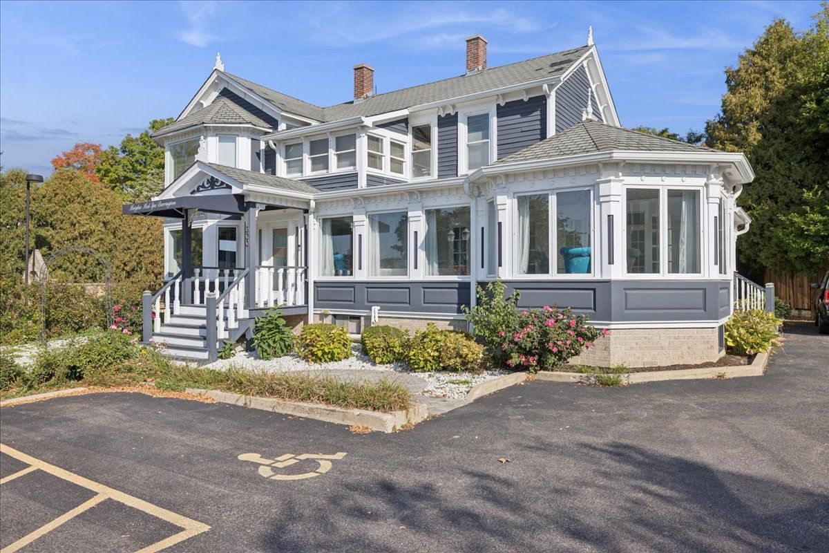320 E Main Street — Barrington, IL 60010