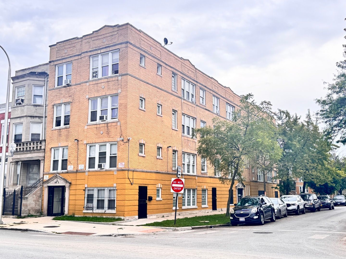 4459 W Jackson Boulevard — Chicago, IL 60624