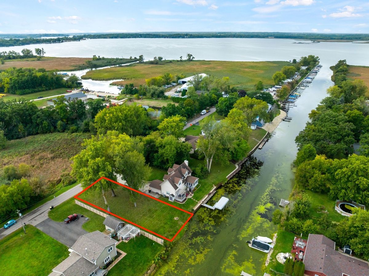 26118 Oak Avenue, Antioch, IL 60002