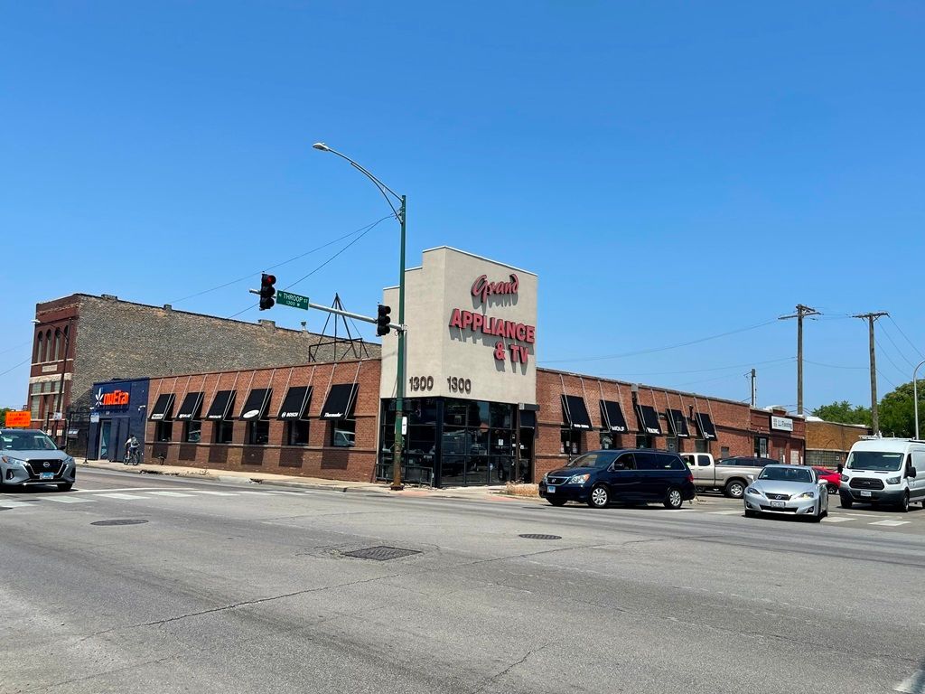 1300 W North Avenue — Chicago, IL 60642