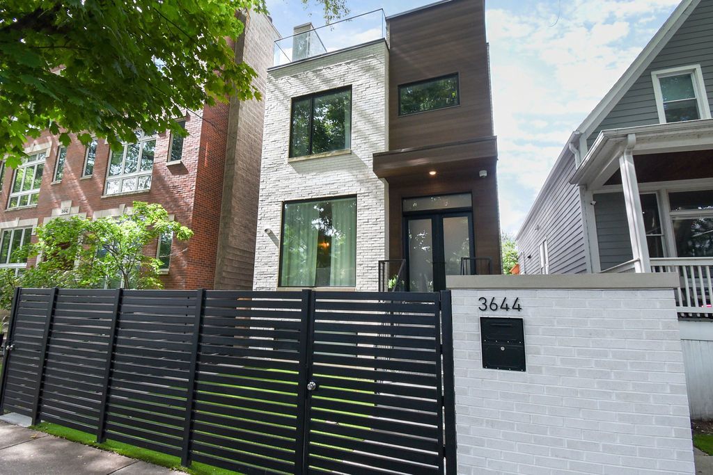 3644 Bosworth Avenue, Chicago, IL 60613