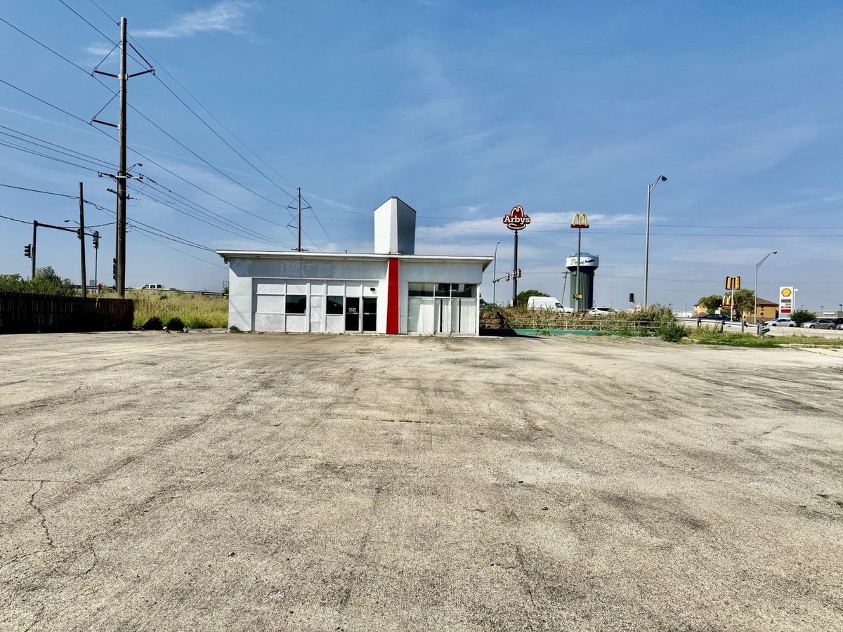 1350 May Road, Peru, IL 61354