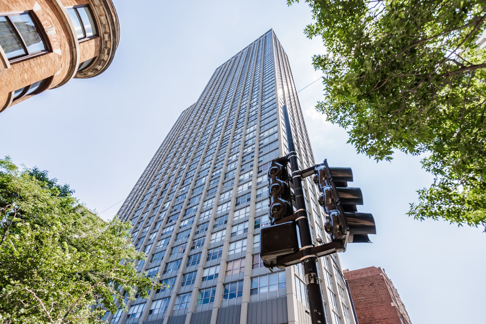 655 W IRVING PARK Road #1808 — Chicago, IL 60613