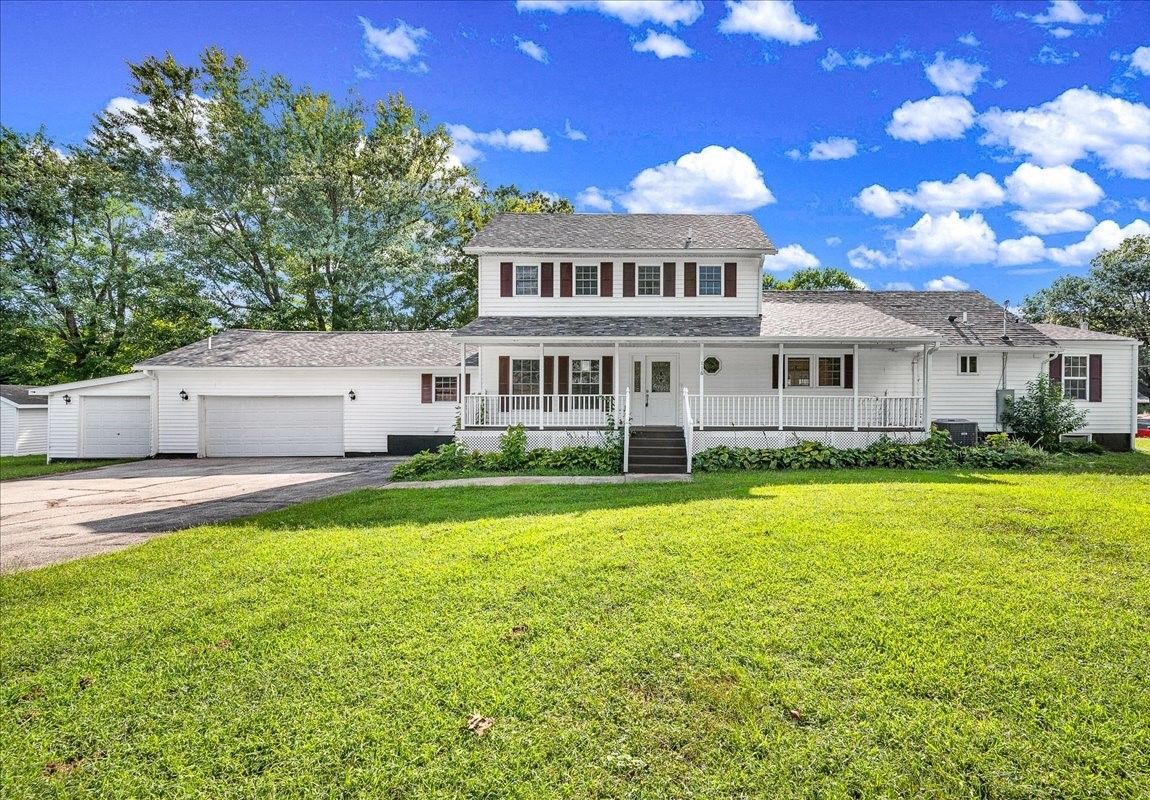 116 Lakeview Drive, East Galesburg, IL 61430