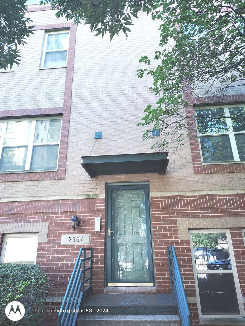 2367 E 70th Place #1A — Chicago, IL 60649