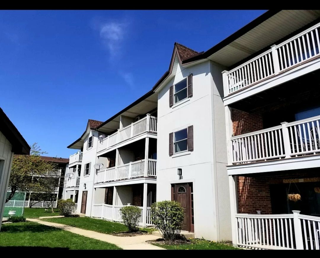 231 GREGORY Street #11 — Aurora, IL 60504