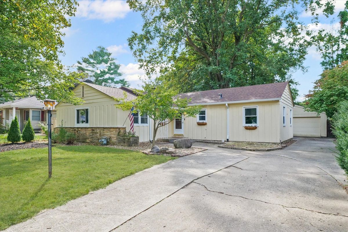 1607 Chevy Chase Drive, Champaign, IL 61821