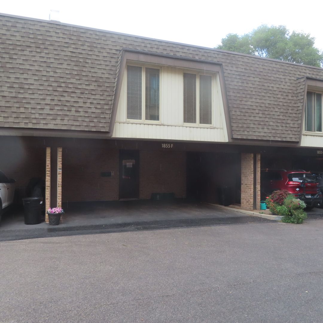 1855 Tanglewood Drive #F — Glenview, IL 60025