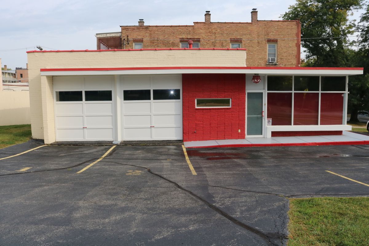 129 SOUTH Street, Woodstock, IL 60098