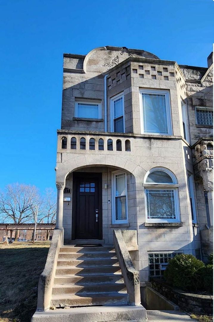 5317 S Prairie Avenue — Chicago, IL 60615
