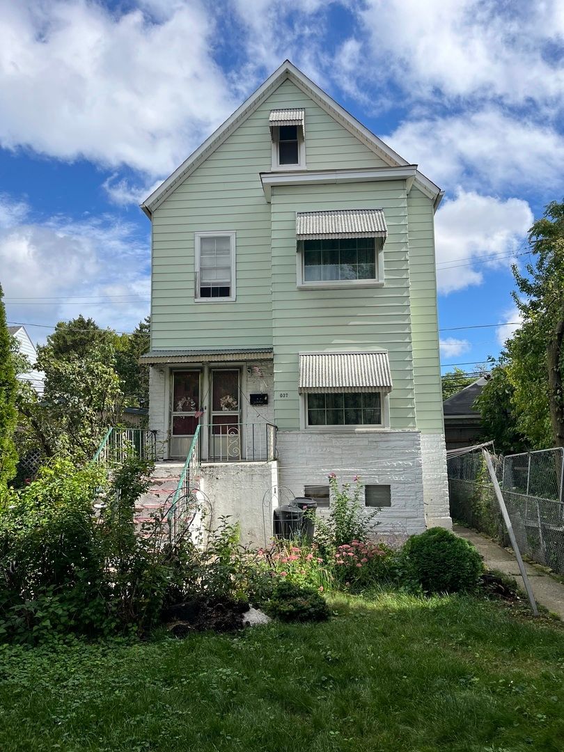 3037 N Central Park Avenue — Chicago, IL 60618