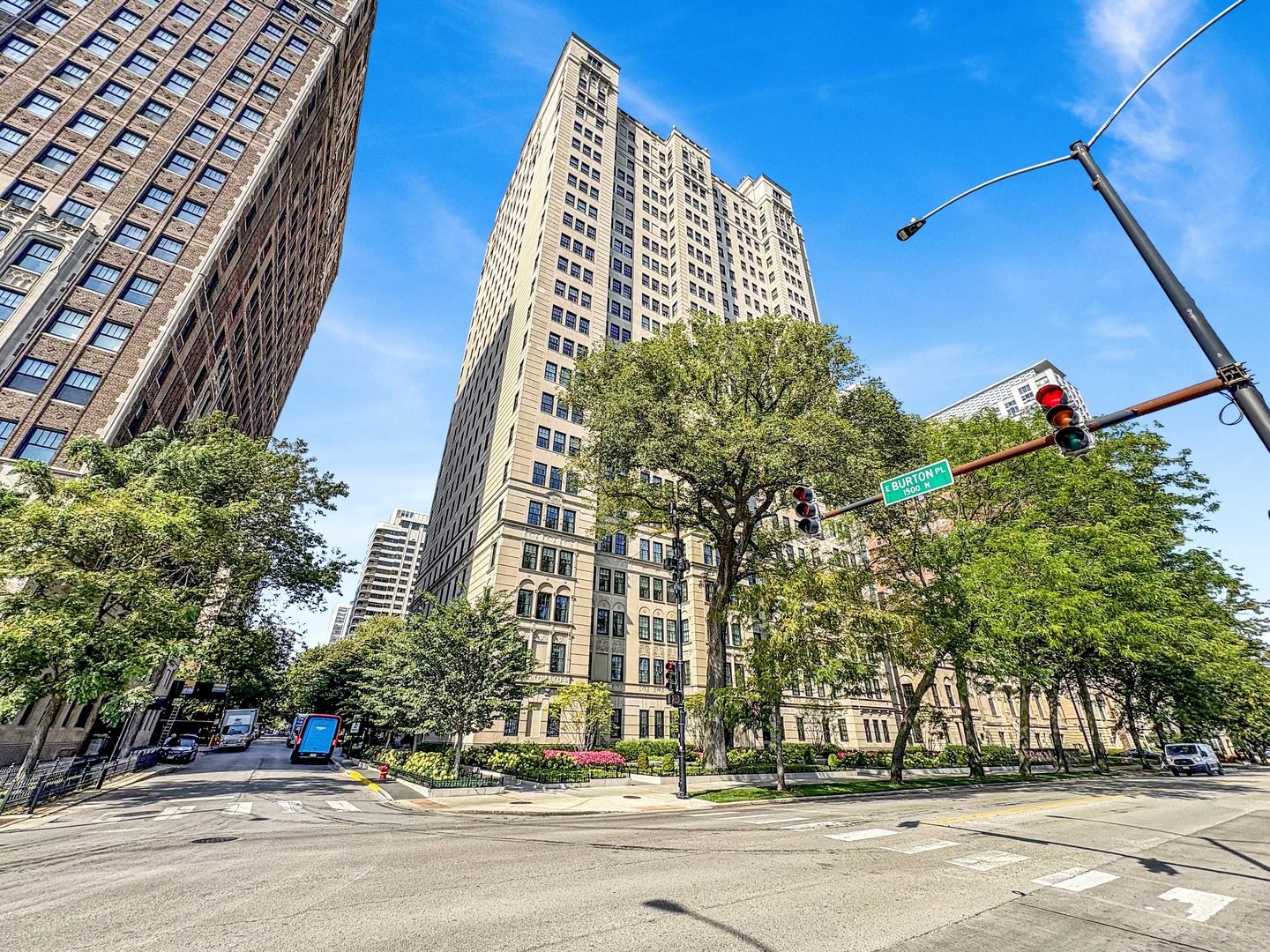 1500 N Lake Shore Drive #23C — Chicago, IL 60610