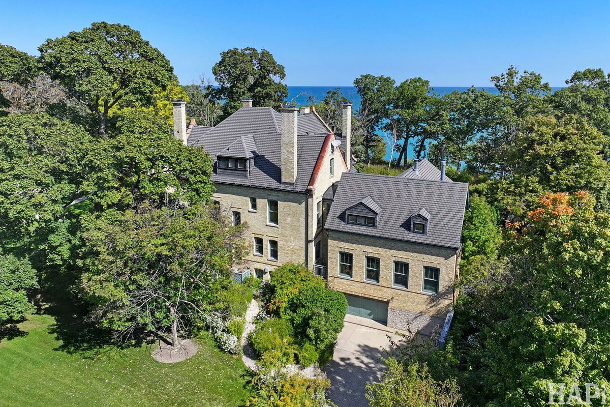 34 Logan Loop, Highland Park, IL 60035